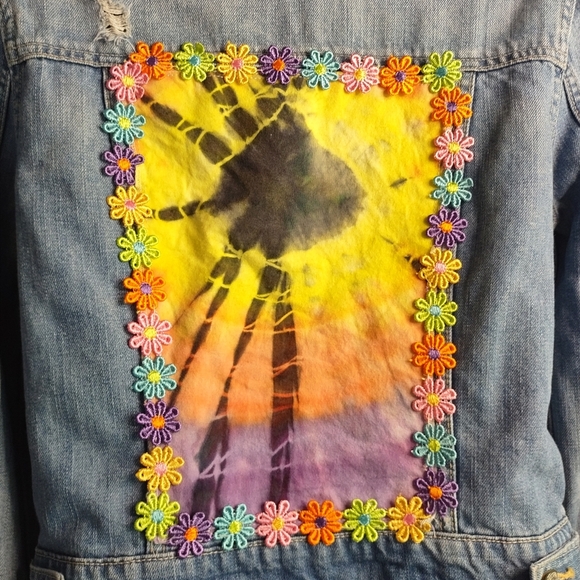 American Eagle Jean Jacket Women's Blue Embroidered Button Up Size Medium - Picture 8 of 10